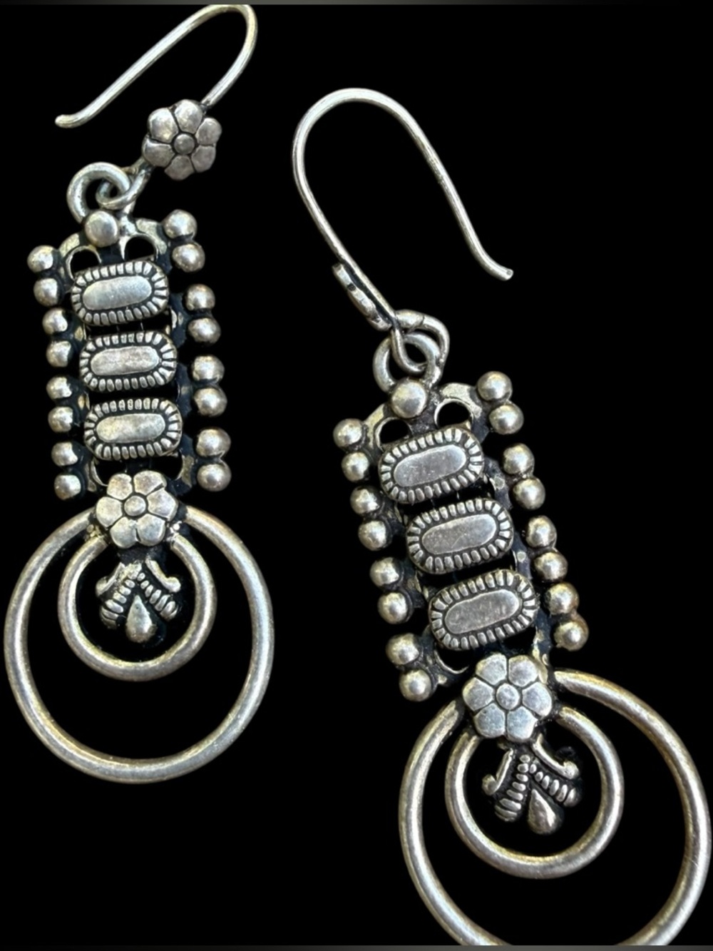 11.4g Vintage India Rajasthan Tribal Sterling Silver Flower Earrings 2 3/8”